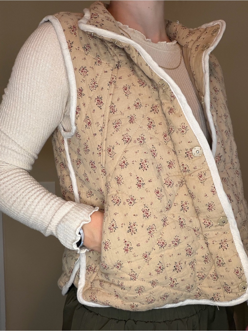 She and Sky Beige Floral Quilted Vest with White Trim - Picture 4 of 8